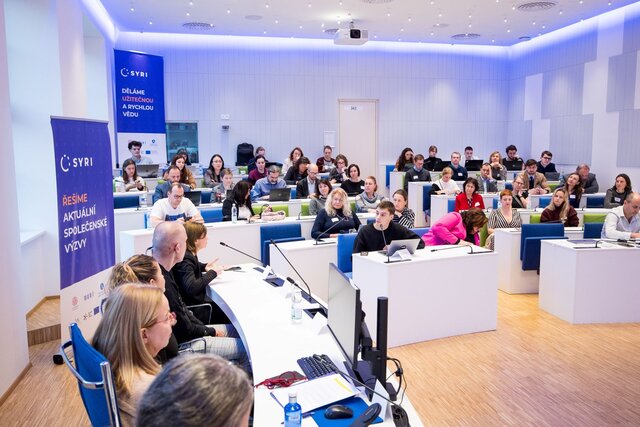 Lidé žijí přítomností, odolnost klesá