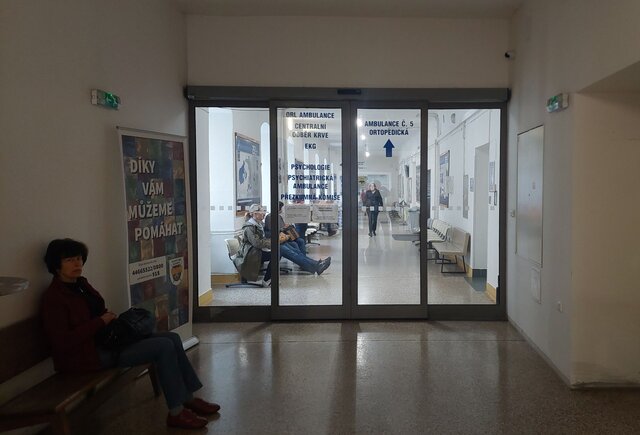 V poskytování zdravotní péče Ukrajincům stále panují bariéry