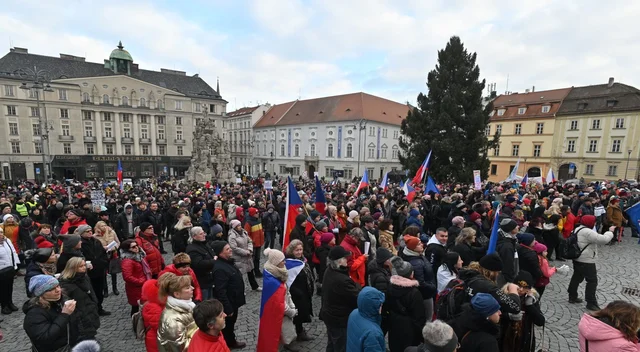 Dezinformační média posilují politický cynismus i pocit, že lidé politice rozumí
